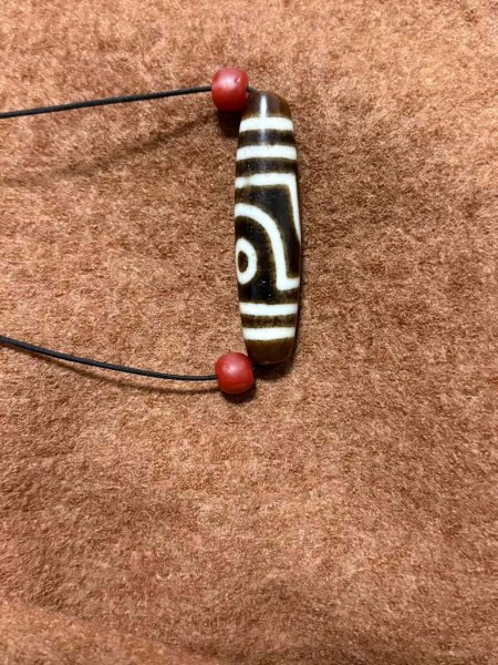 画像1: 現地ラマ僧からの天珠 (1)