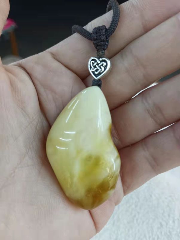 琥珀pendant