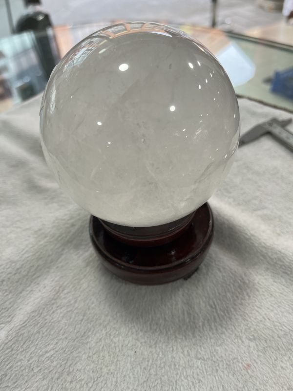 白水晶球直径9.4cm，1.2kg