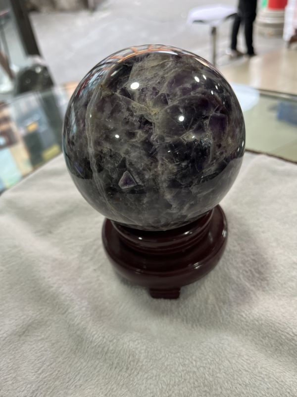 紫水晶球直径10.5cm，1.65kg