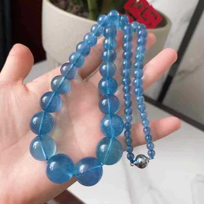 天然石aquamarine　necklace