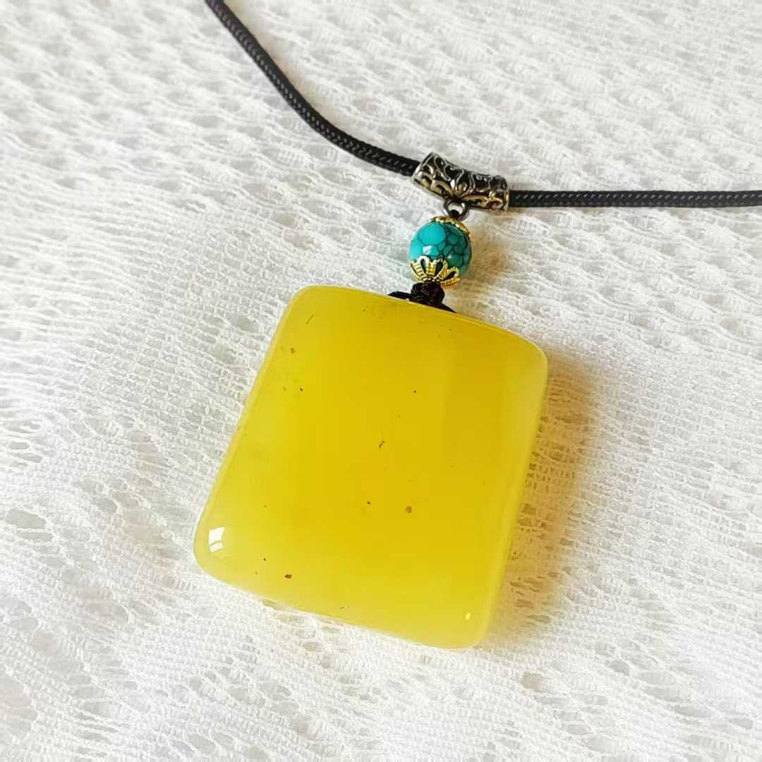 天然琥珀pendant