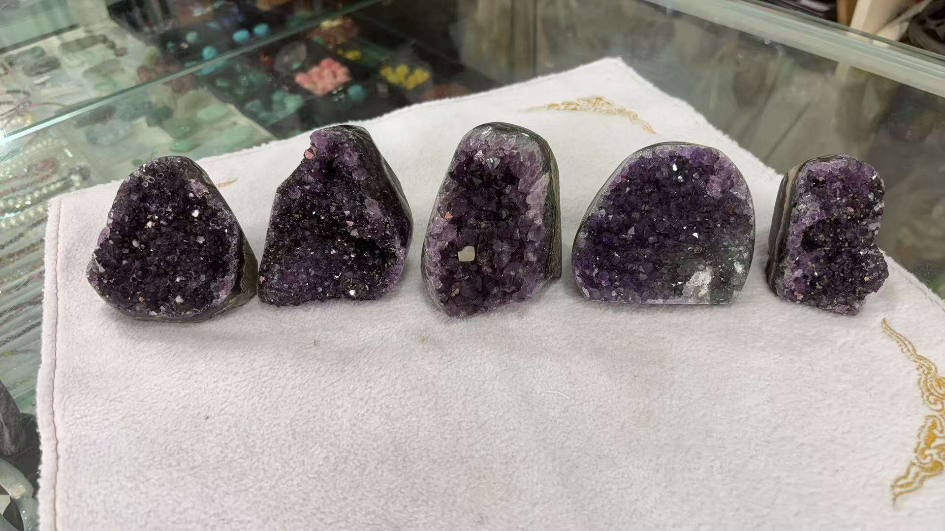 名称：アメジスト置物